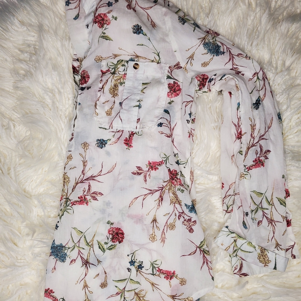 EDEN and Olivia long sleeve sheer floral button down blouse size small